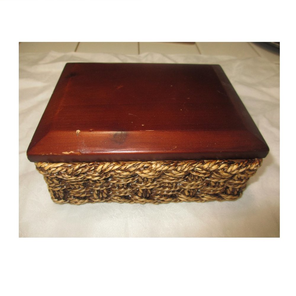 VINTAGE SICURA Wooden collectible cigar box Excellent condition Hand craft